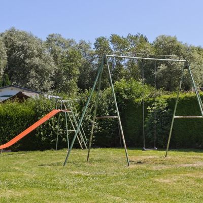 camping-les-residences-la-becques-air-de-jeux.jpg 
