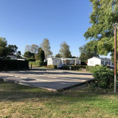 camping-les-residences-la-becques-terrain-de-petanque.JPG 